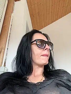 MiriamDelyn online show from April 19, 2026, 2:40 pm