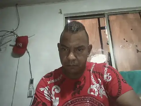 Snapshot of Quillero18 chatting on May 20, 2026, 8:39 pm Quillero18 online show from May 20, 2026, 8:39 pm