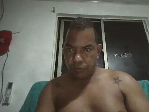 Snapshot of Quillero18 chatting on June 1, 2026, 3:51 am Quillero18 online show from June 1, 2026, 3:51 am