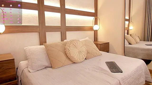 Aurea Silk online show from April 8, 2026, 8:21 pm