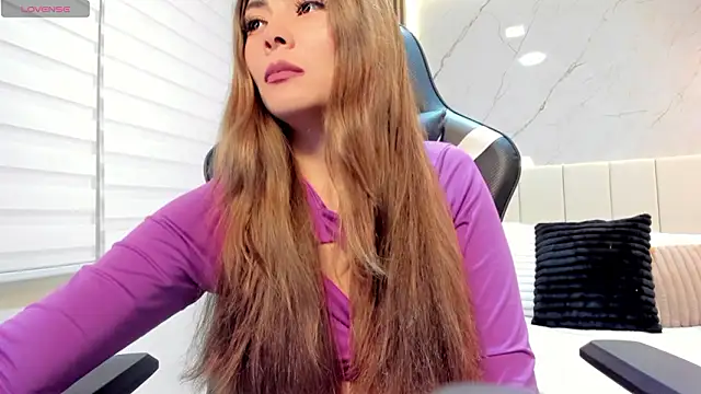 Scarlett Raven  online show from February 16, 2026, 9:02 pm