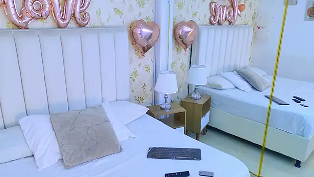 Mia Reize online show from February 16, 2026, 12:26 pm