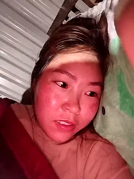 Yiyoongg online show from February 12, 2026, 11:48 pm