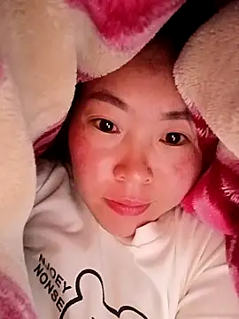 Yiyoongg online show from February 14, 2026, 11:27 pm