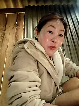 Yiyoongg online show from March 4, 2026, 2:41 am