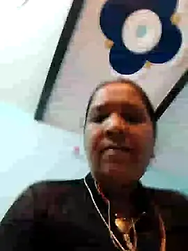 Snapshot of Loomaraj chatting on June 10, 2026, 12:23 am Loomaraj online show from June 10, 2026, 12:23 am