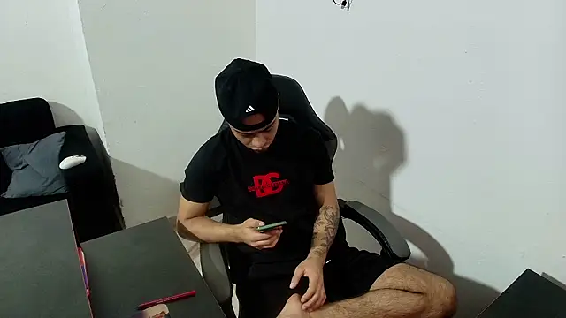 Xanderstone00 online show from February 13, 2026, 4:40 pm