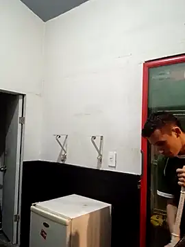 Isaak 26 online show from April 19, 2026, 9:39 pm