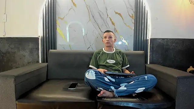 Isaak 26 online show from March 17, 2026, 5:27 pm