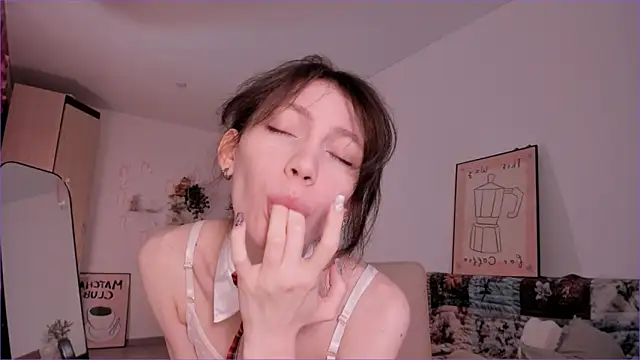 MiaPimmy online show from April 19, 2026, 4:13 am