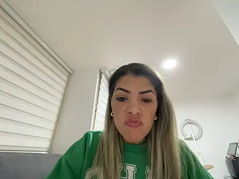 Encantadora Eva online show from February 16, 2026, 1:15 am