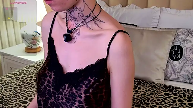 Snapshot of roxy_morrison_x chatting on July 24, 2026, 4:08 am roxy morrison x online show from July 24, 2026, 4:08 am
