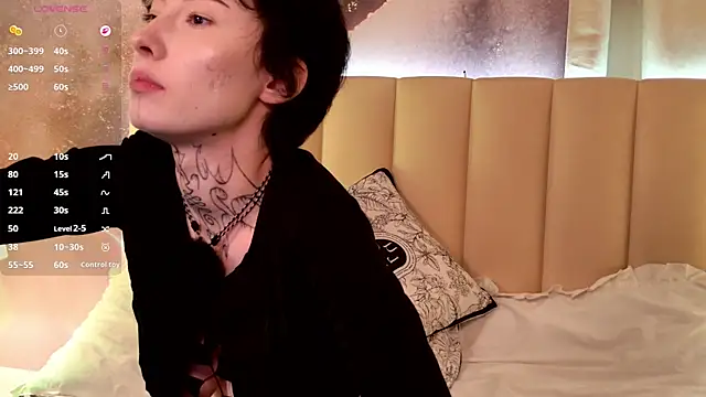 Snapshot of roxy_morrison_x chatting on July 20, 2026, 11:12 am roxy morrison x online show from July 20, 2026, 11:12 am