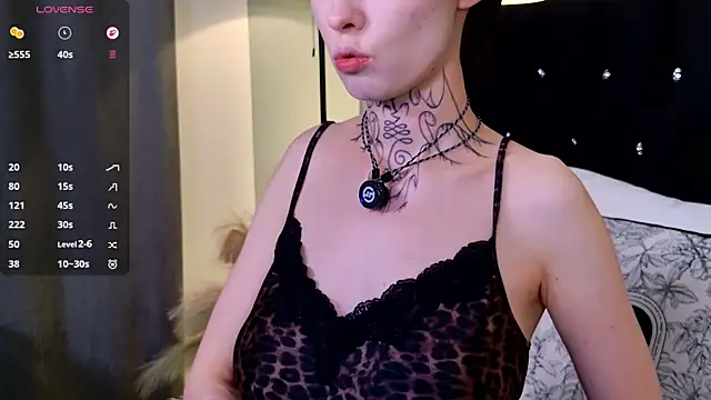 Snapshot of roxy_morrison_x chatting on July 31, 2026, 4:01 am roxy morrison x online show from July 31, 2026, 4:01 am