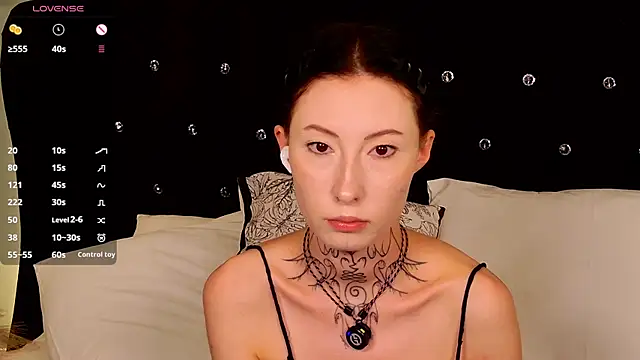 Snapshot of roxy_morrison_x chatting on August 3, 2026, 9:48 am roxy morrison x online show from August 3, 2026, 9:48 am