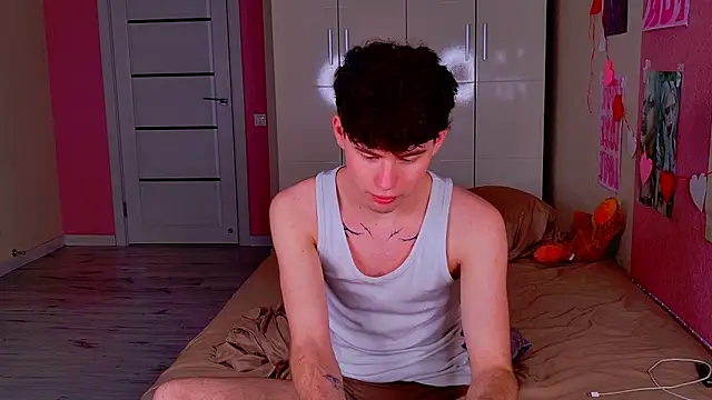 moon Gloww online show from March 22, 2026, 3:13 pm