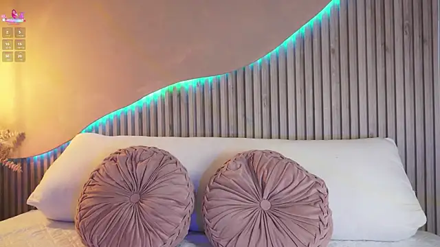 CanelaHotx online show from April 19, 2026, 12:17 pm