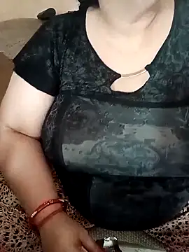 Snapshot of Simran_008 chatting on April 24, 2026, 2:02 am Simran 008 online show from April 24, 2026, 2:02 am