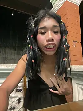 Snapshot of Queenoflustx chatting on August 3, 2026, 5:41 pm Queenoflustx online show from August 3, 2026, 5:41 pm