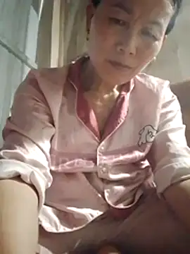 Snapshot of Kiss_love2 chatting on June 6, 2026, 8:19 am Kiss love2 online show from June 6, 2026, 8:19 am