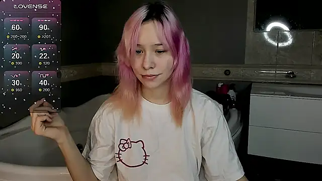 EmilyTrase online show from April 9, 2026, 1:18 am