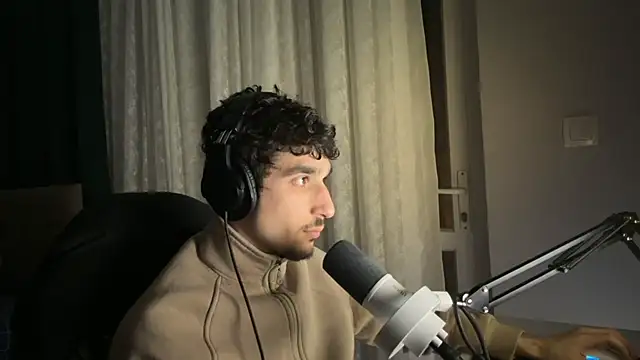 Snapshot of enesbabakral chatting on March 4, 2026, 6:26 pm enesbabakral online show from March 4, 2026, 6:26 pm