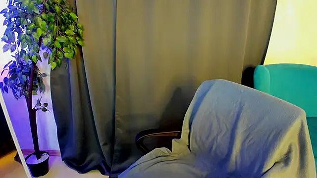 Snapshot of little__isabel chatting on June 14, 2026, 1:35 am little isabel online show from June 14, 2026, 1:35 am