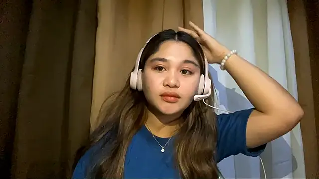 LeeanneBakeley online show from February 15, 2026, 12:15 pm