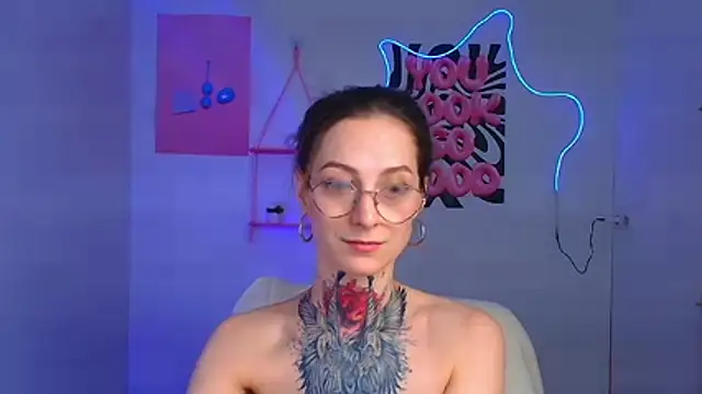 Esmi Winter online show from February 14, 2026, 6:46 am