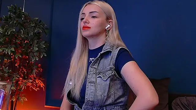 DeeaVIP online show from April 21, 2026, 4:52 am