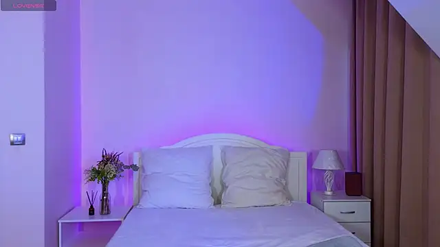 MmollyMay online show from April 19, 2026, 9:54 am