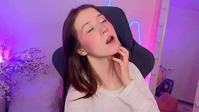 MmollyMay online show from April 18, 2026, 10:28 am