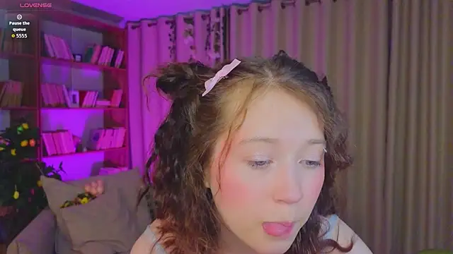 MmollyMay online show from April 4, 2026, 10:22 am