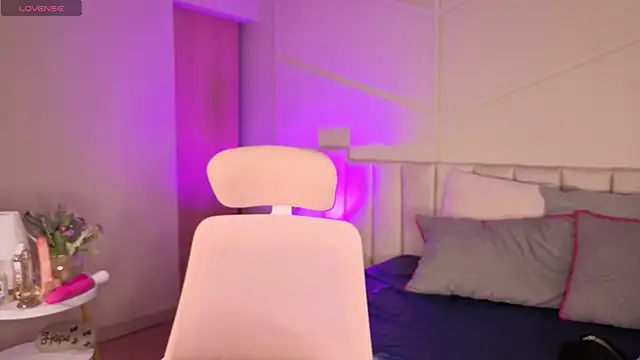 Eyes moon  online show from February 21, 2026, 2:24 am