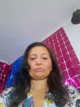 Alexamontiel  online show from April 19, 2026, 3:35 pm