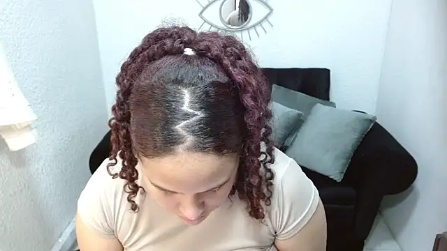 leilanewgirl online show from March 12, 2026, 12:31 pm