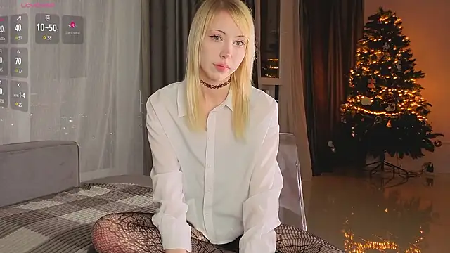 Snapshot of UWU_flower chatting on February 18, 2026, 2:02 pm UWU flower online show from February 18, 2026, 2:02 pm