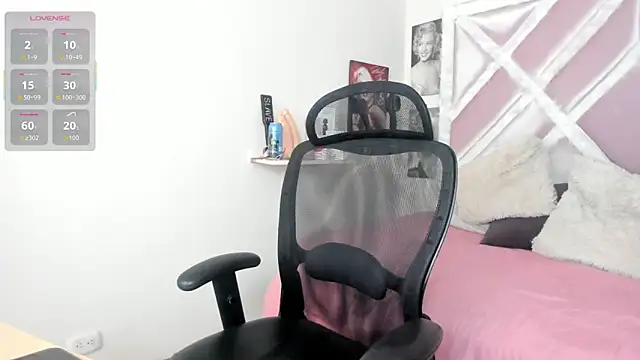 Snapshot of luxx_11 chatting on March 4, 2026, 12:35 pm luxx 11 online show from March 4, 2026, 12:35 pm