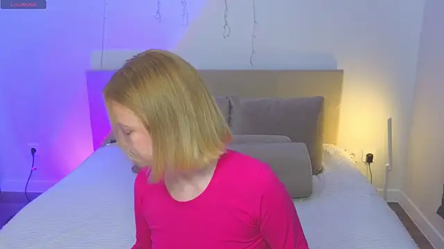 StellaBunny online show from April 7, 2026, 4:14 am