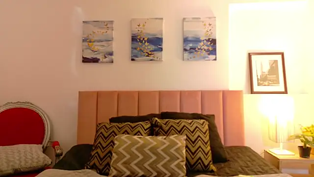 Snapshot of LuciadelaVega chatting on March 3, 2026, 6:48 pm LuciadelaVega online show from March 3, 2026, 6:48 pm