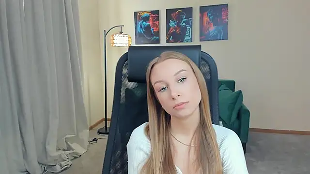 CarmenLipkin online show from February 17, 2026, 10:34 am