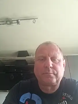 Snapshot of Demik71 chatting on March 4, 2026, 12:13 pm Demik71 online show from March 4, 2026, 12:13 pm