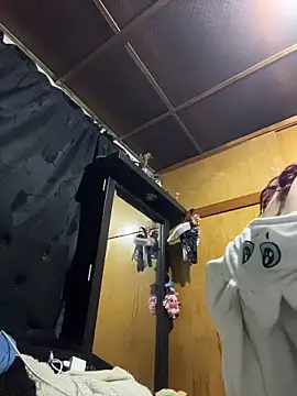 Zoe firee online show from February 17, 2026, 3:15 am