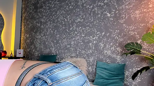 emma  summers online show from April 6, 2026, 7:59 pm