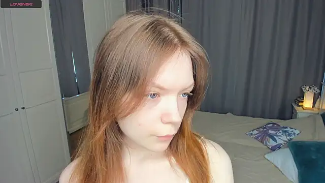 Snapshot of LavenderMitten chatting on June 6, 2026, 5:34 am LavenderMitten online show from June 6, 2026, 5:34 am