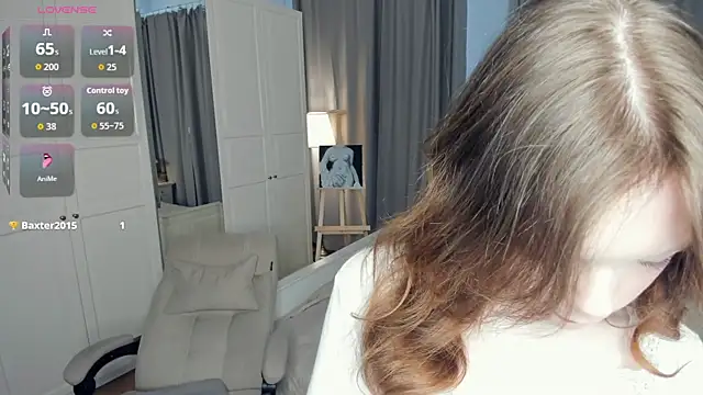 LavenderMitten online show from April 18, 2026, 5:43 am