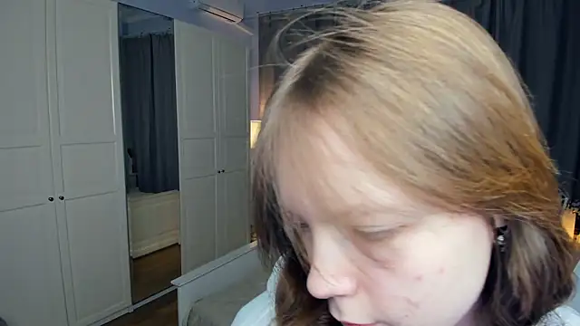 LavenderMitten online show from March 5, 2026, 5:26 am