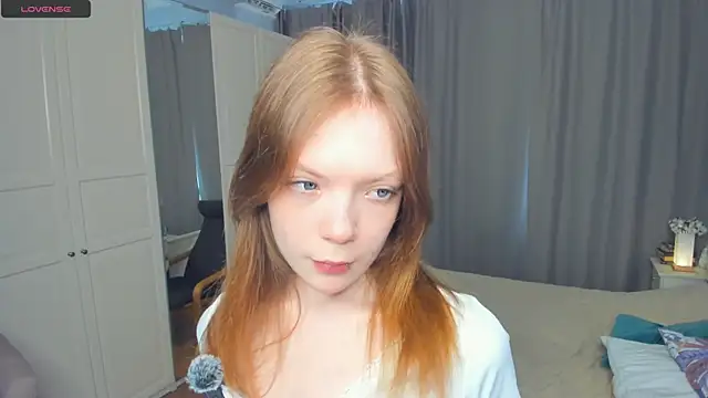 Snapshot of LavenderMitten chatting on June 11, 2026, 5:59 am LavenderMitten online show from June 11, 2026, 5:59 am