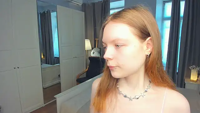Snapshot of LavenderMitten chatting on June 30, 2026, 5:40 am LavenderMitten online show from June 30, 2026, 5:40 am
