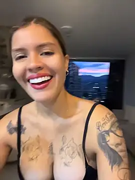 Snapshot of GabrielaS_ chatting on April 22, 2026, 11:22 pm GabrielaS online show from April 22, 2026, 11:22 pm